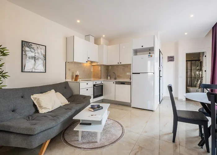 Rose 4 Marvellous 1+1 Cleopatra アパート